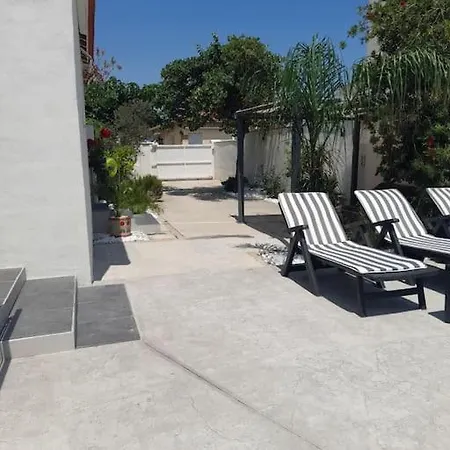 Les Camelias Avec Piscinie קאנט אן רוסיון